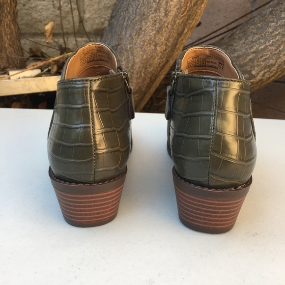 Vionic Marissa Ankle Boots Olive Green - Picture 4 of 8